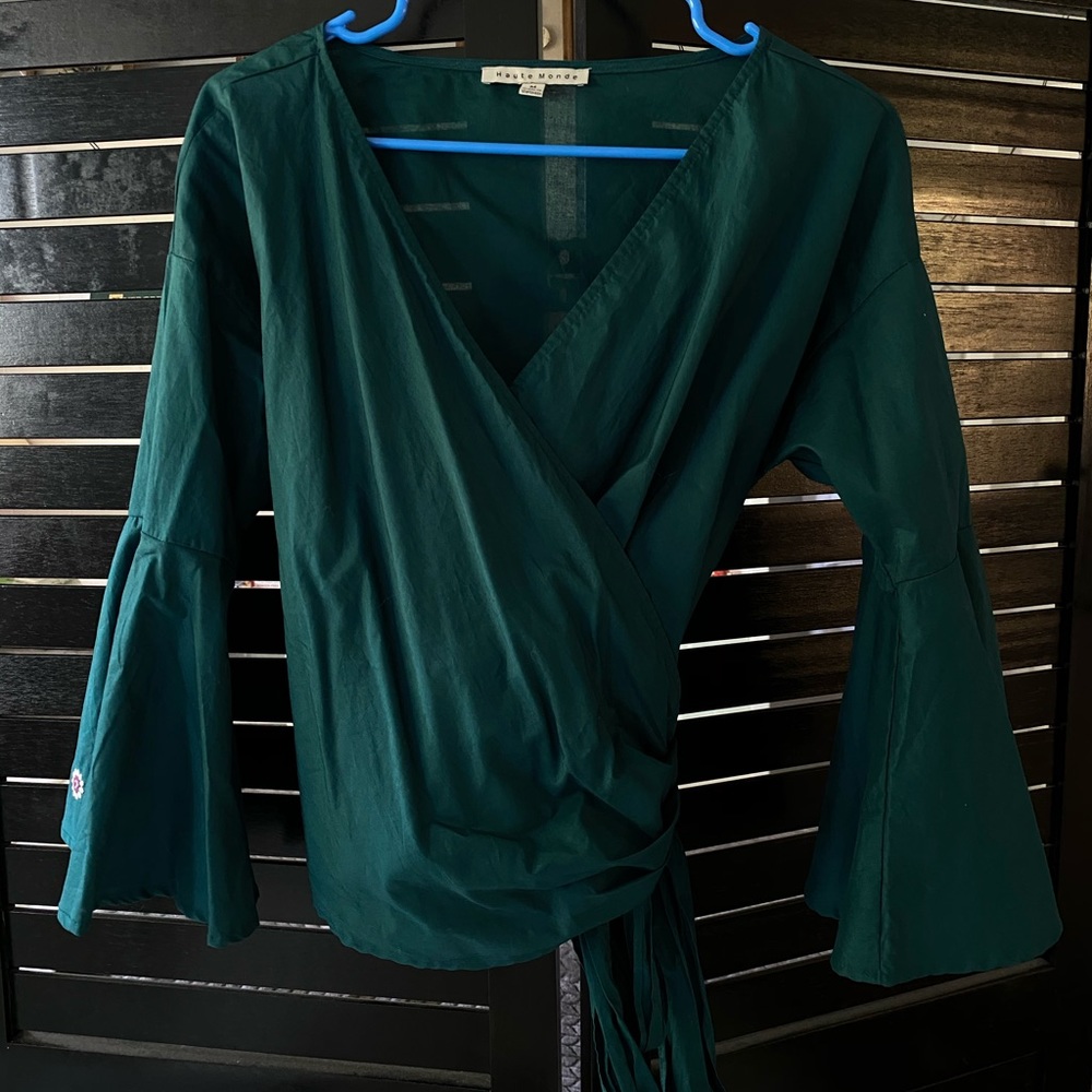 Gorgeous wrap top - Picture 2 of 3